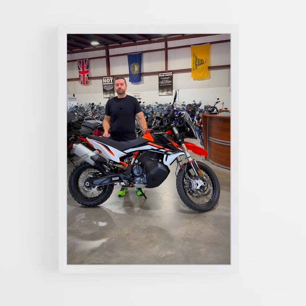 Poster L'Aventurier des Garages – affiche KTM Moto (vue 3)
